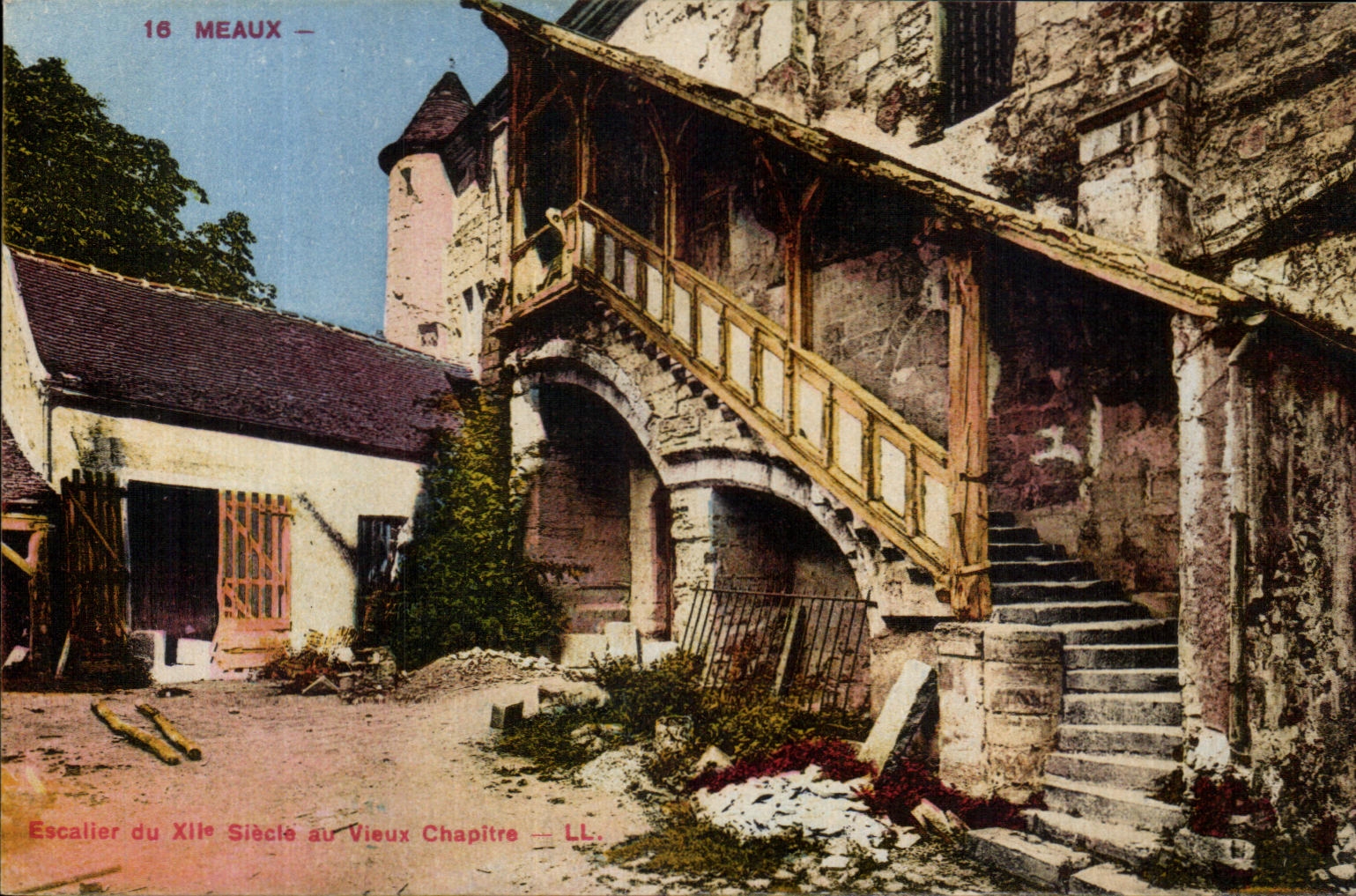 CPA Meaux Escalier du 12eme Siecle au Vieux Chapitre