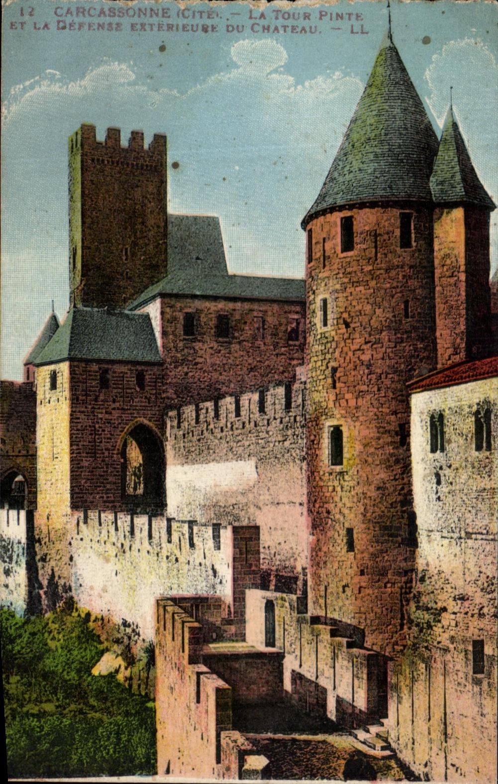 CPA Carcassonne La Tour Pinte et la Defense Exterieure du Chateau