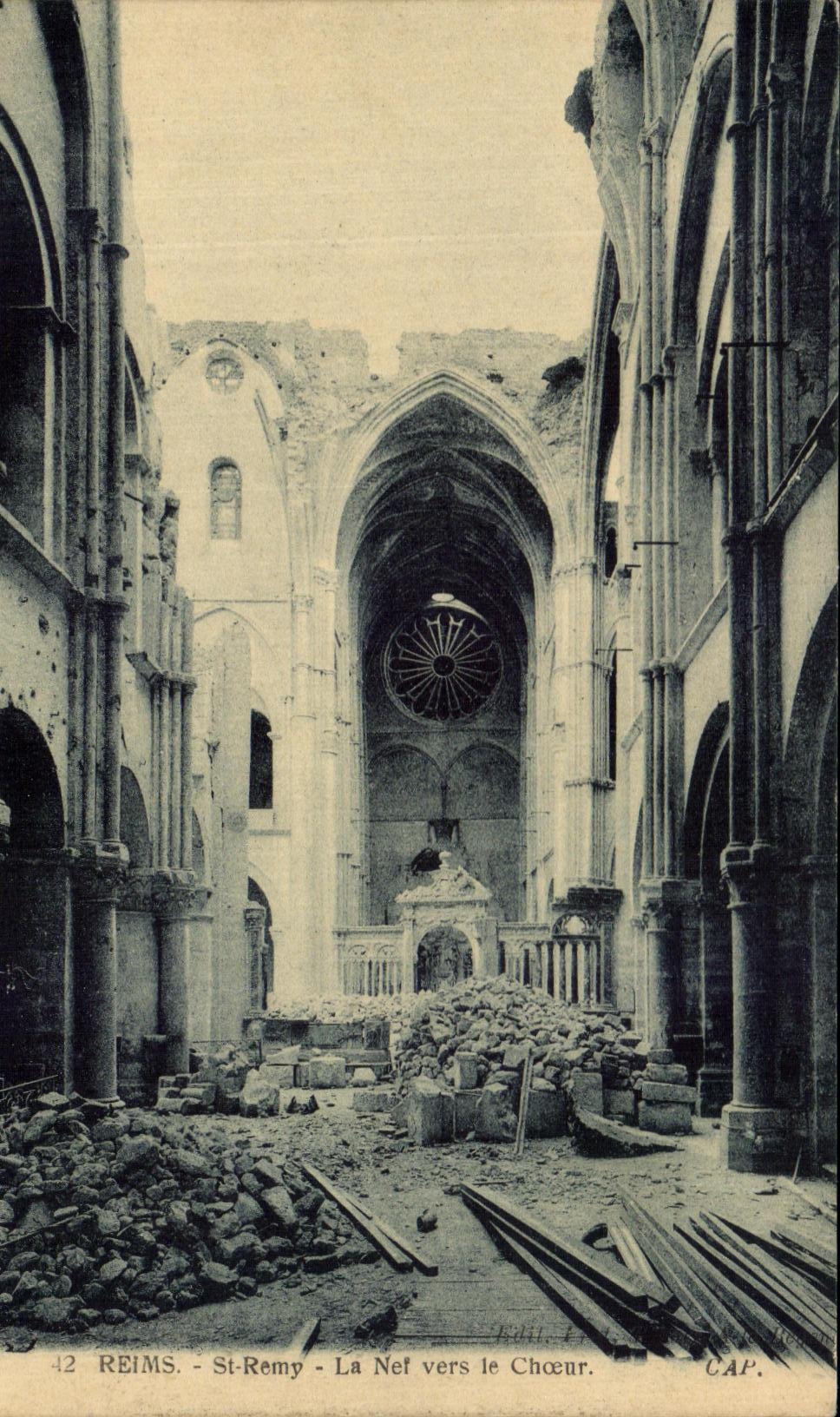 Reims - St-Rémy - La Nef vers le Chœur