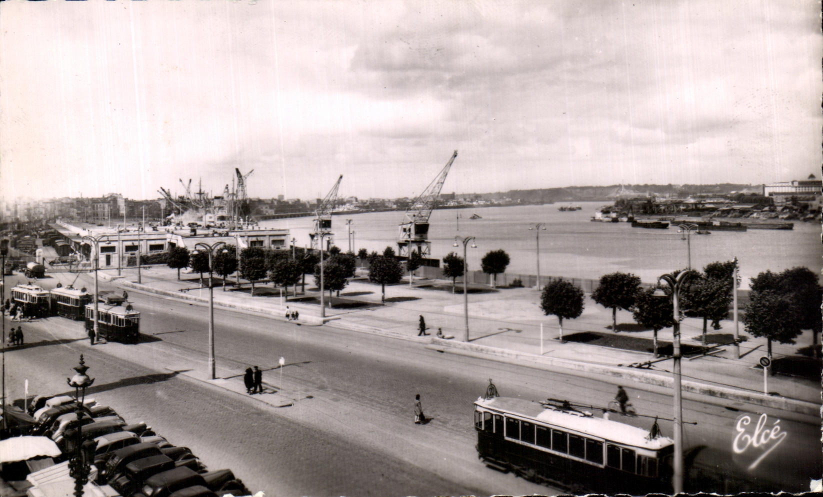 CPA Bordeaux Les Quais et la Rade