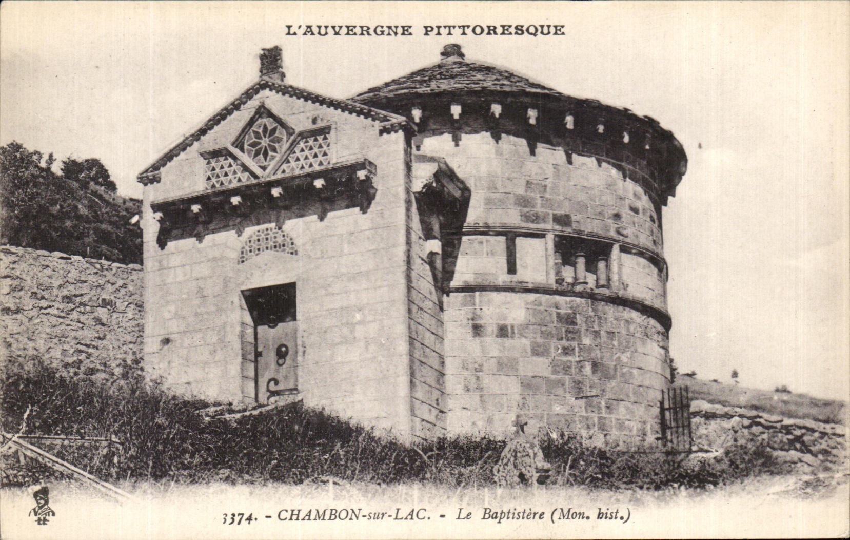 CPA L'Auvergne Pittoresque Chambon sur Lac Le Baptistere