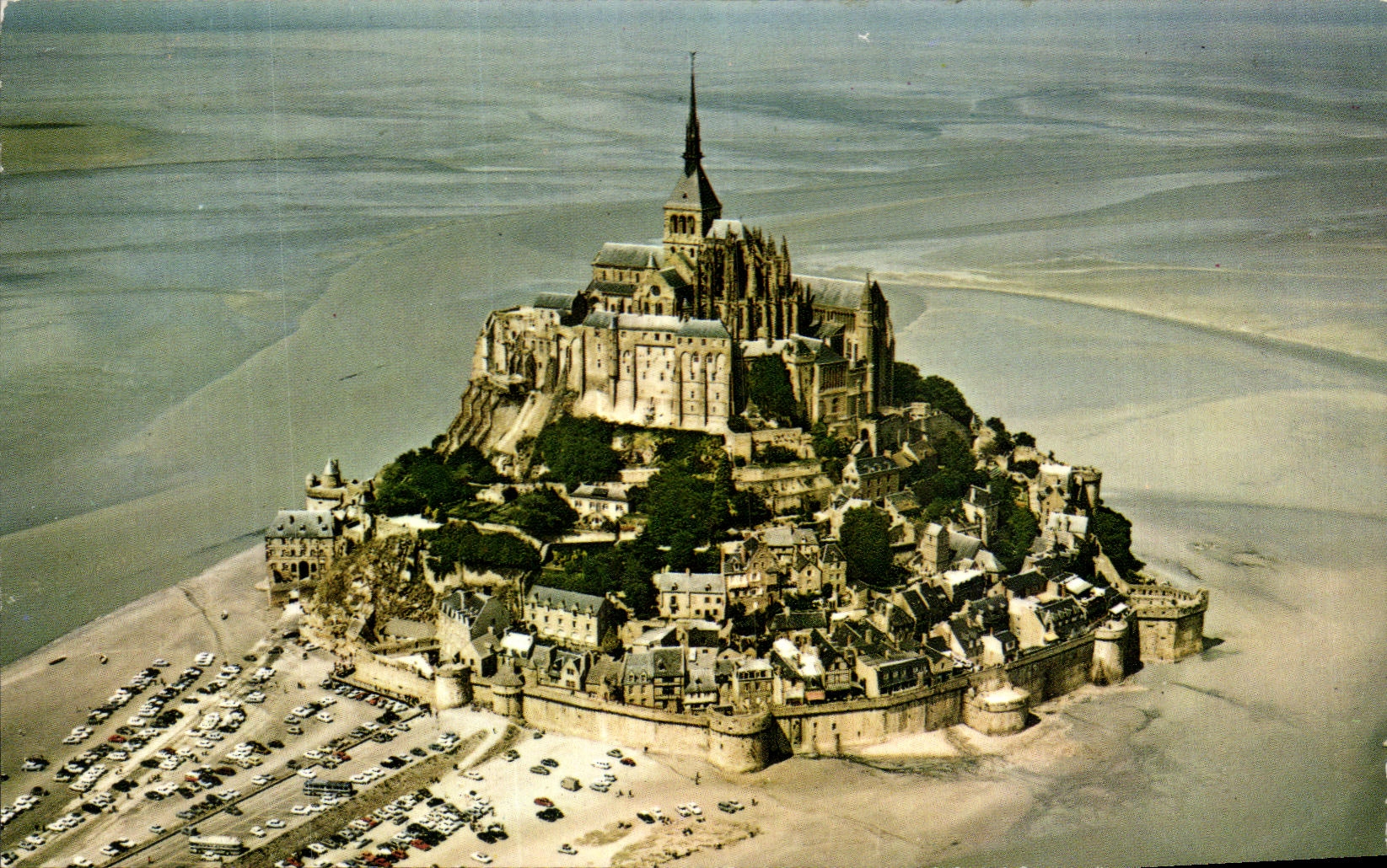 Mont Saint-Michel — Merveille de l'Occident aux confins de la Normandie et de la Bretagne — Éditions Artaud & Cie, Nantes