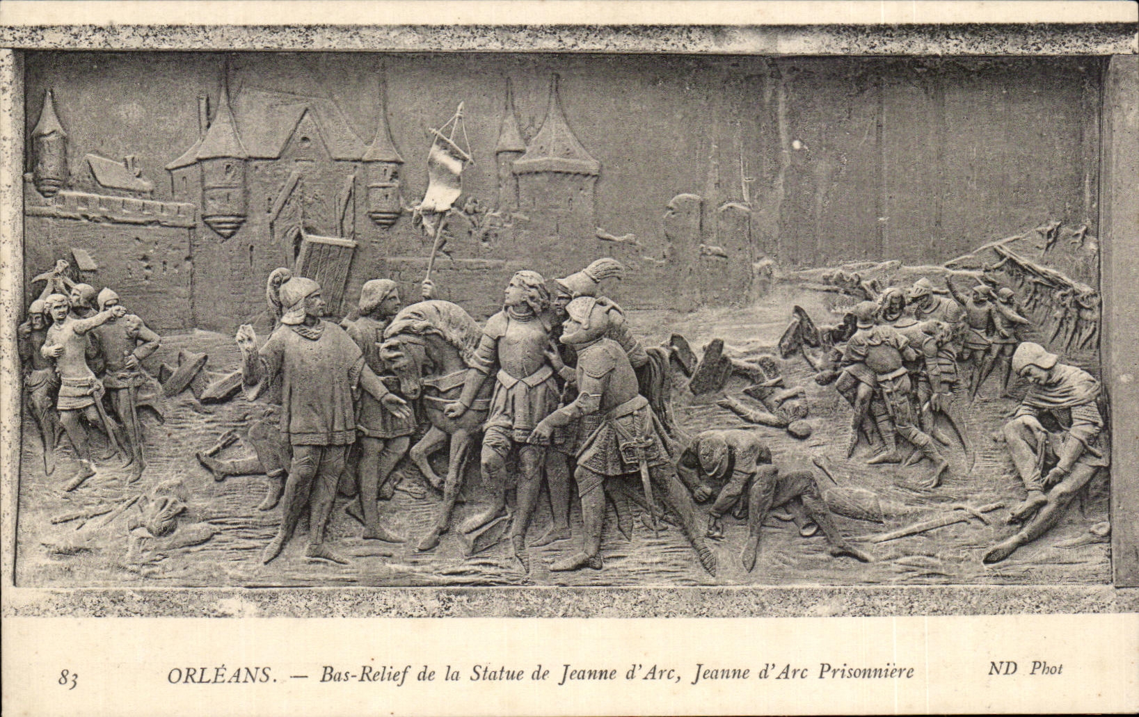 CPA Orleans bas Relief de la Statue de Jeanne d'Arc prisonniere