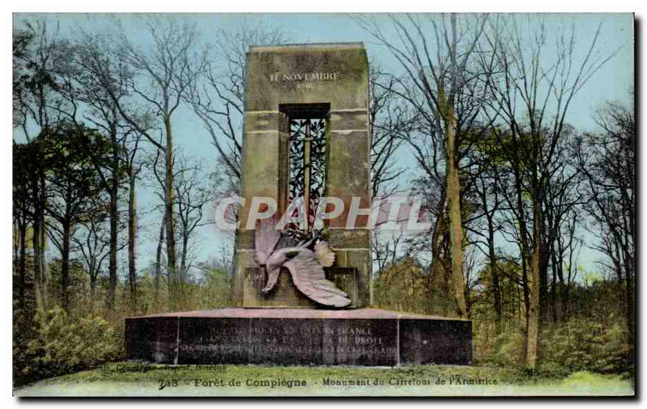 CPA Foret de Compiegne Monument du Carrefour de l'armistice Miltiaria 