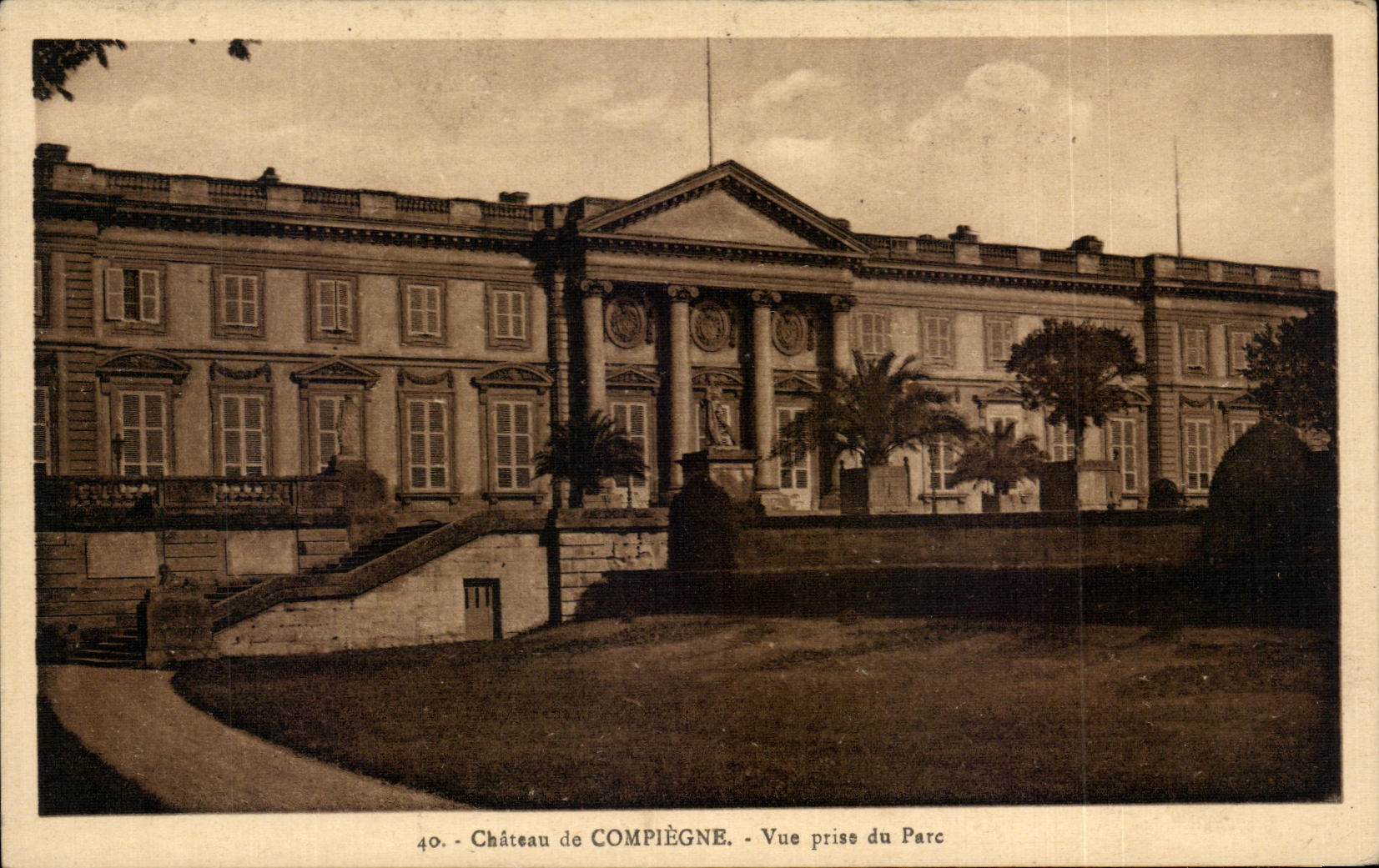 Château de COMPIÈGNE — Vue prise du Parc — Édition La Cigogne, Rue Réaumur, Paris
