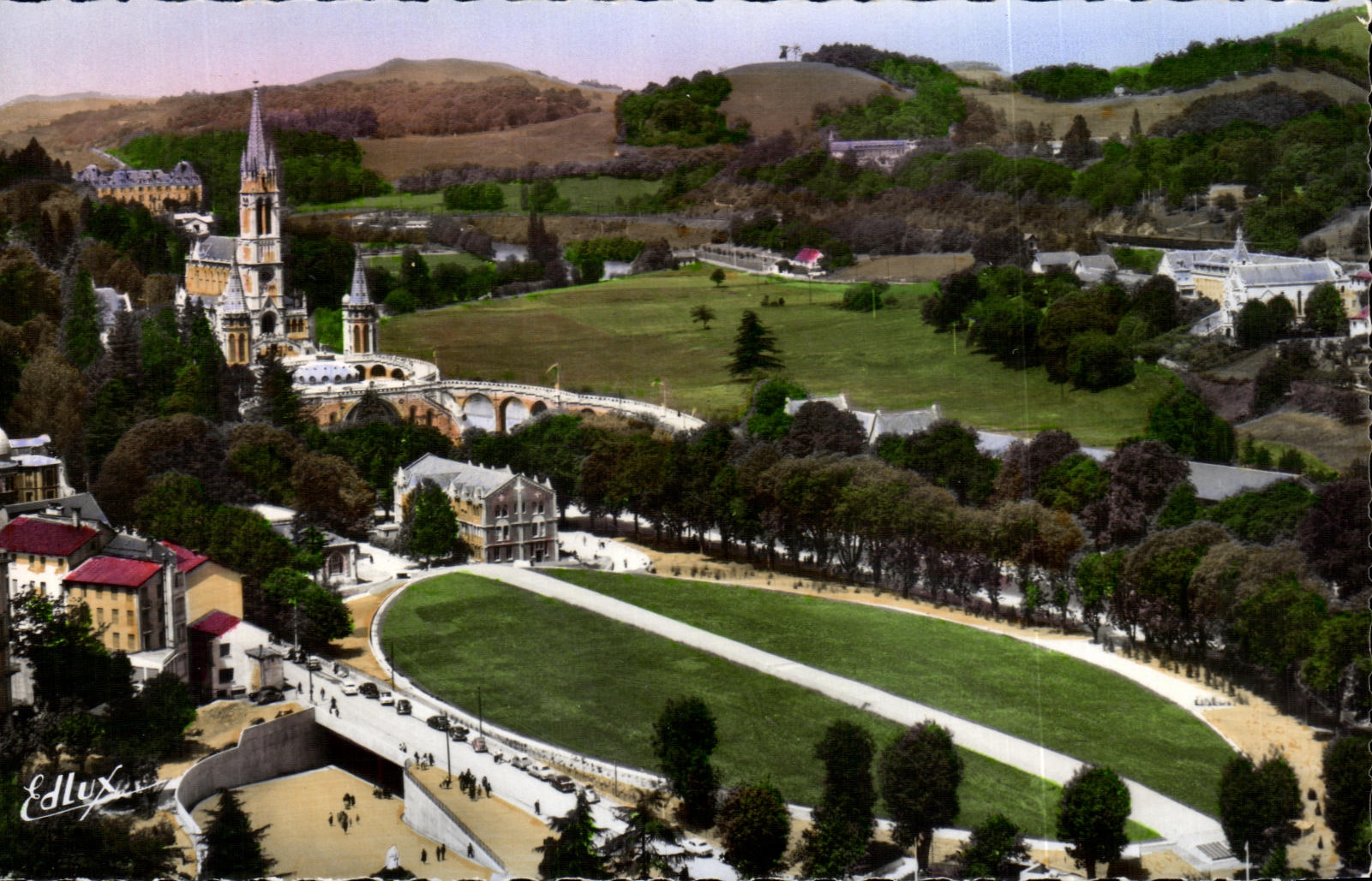CPA Lourdes La Basilique la Souterraine