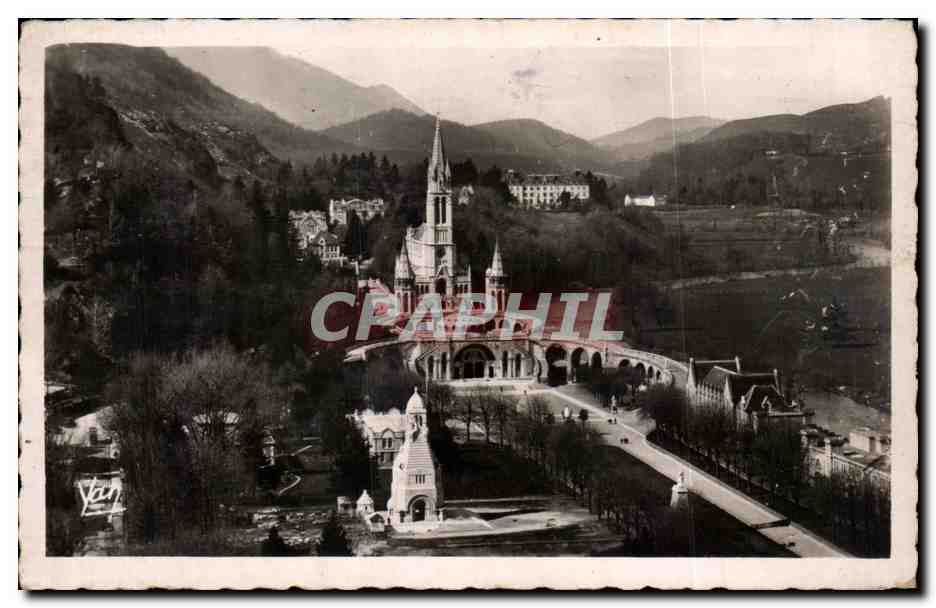 CPA Lourdes La Basilique vue du Chateau Fort