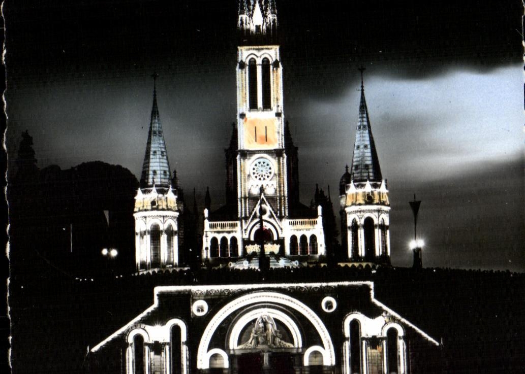 CPA Lourdes La Basilique Illuminee