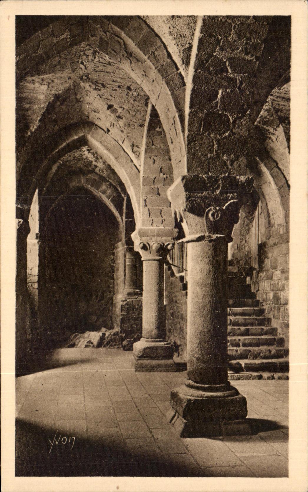 CPA La Douce France Mont Saint Michel Abbaye Crypte de l'Aquilon 