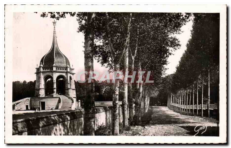 CPA Saint Anne D'Auray Monument eleve a la memoire des Bretons Morts pour la Patrie