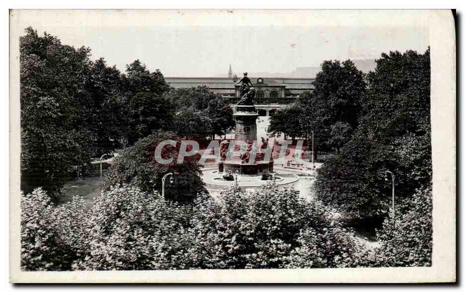 Place Carnot, Lyon — Monument central avec statue — Éditions R. Brunaco, n° 157