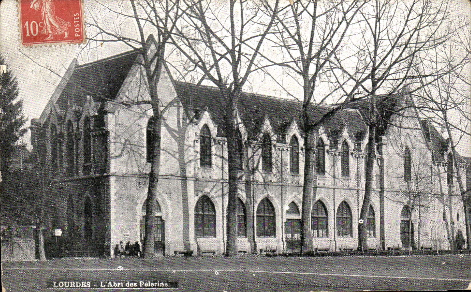 CPA Lourdes L'Abri des Pelerins