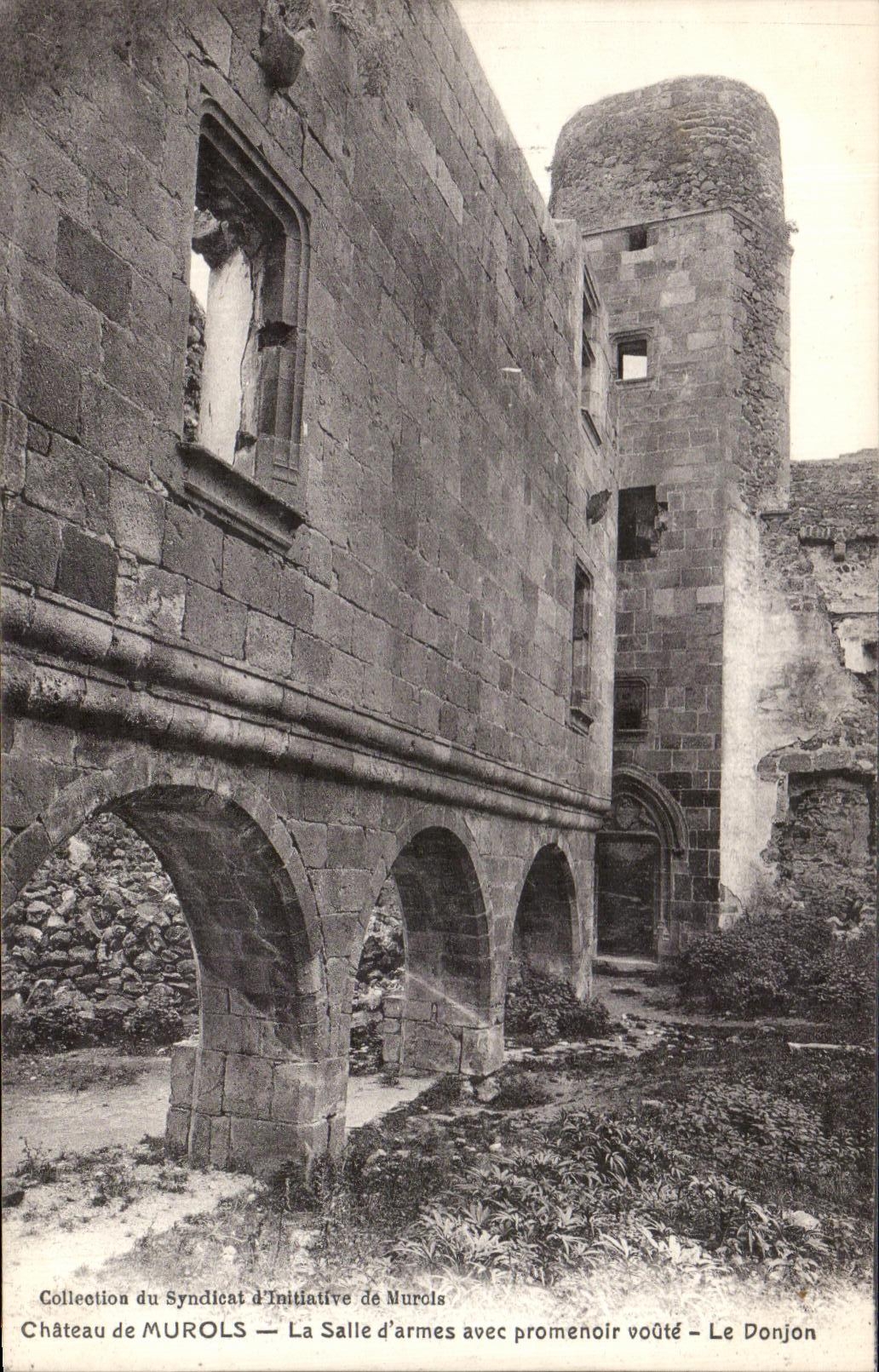 CPACchateau De Murols La Salle D'Armes Avec Promenoir Voute Le Donjon