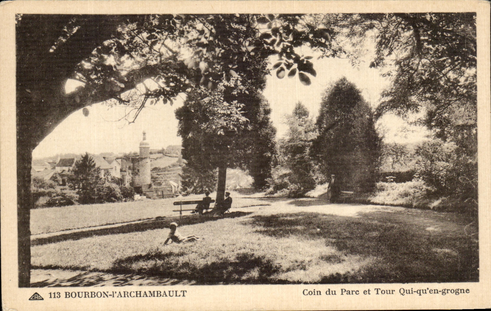 CPA Bourbon I'Archambault Coin Du Parc Et Tour Qui Qu'en Grogne