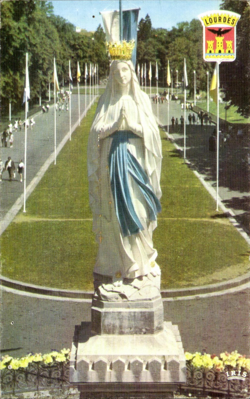 CPM Lourdes La vierge couronnee 