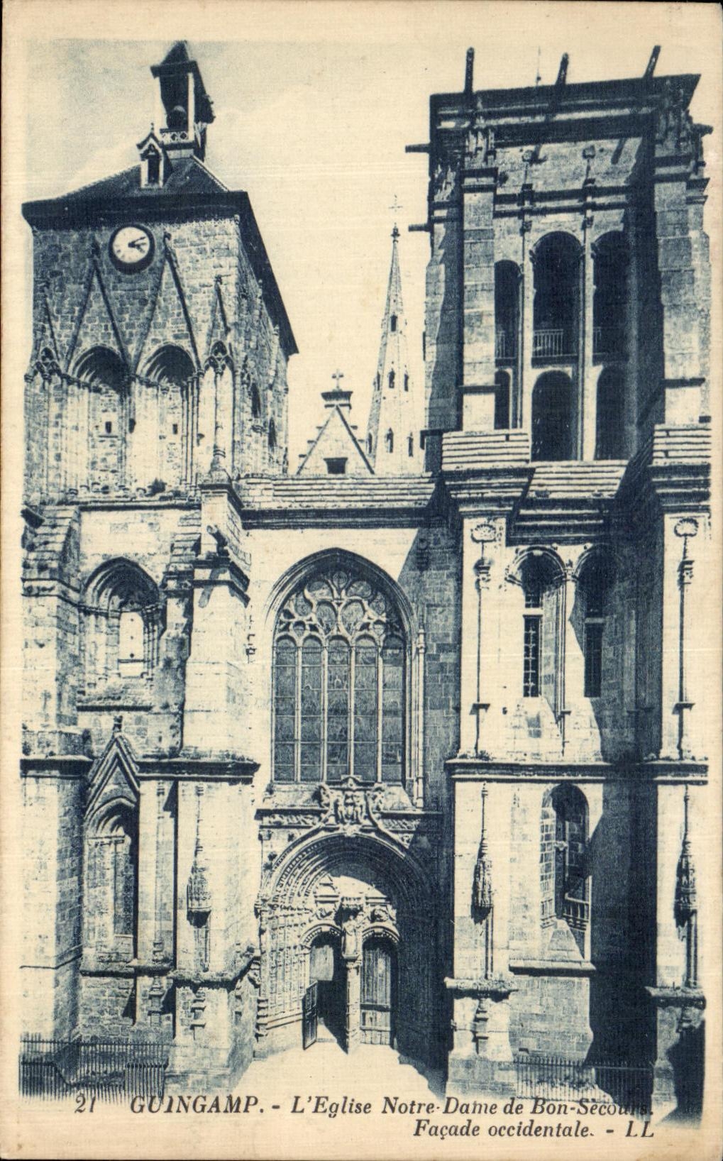 CPA Guingamp L'Eglise Notre Dame de Bon Secou Facade Occidentale