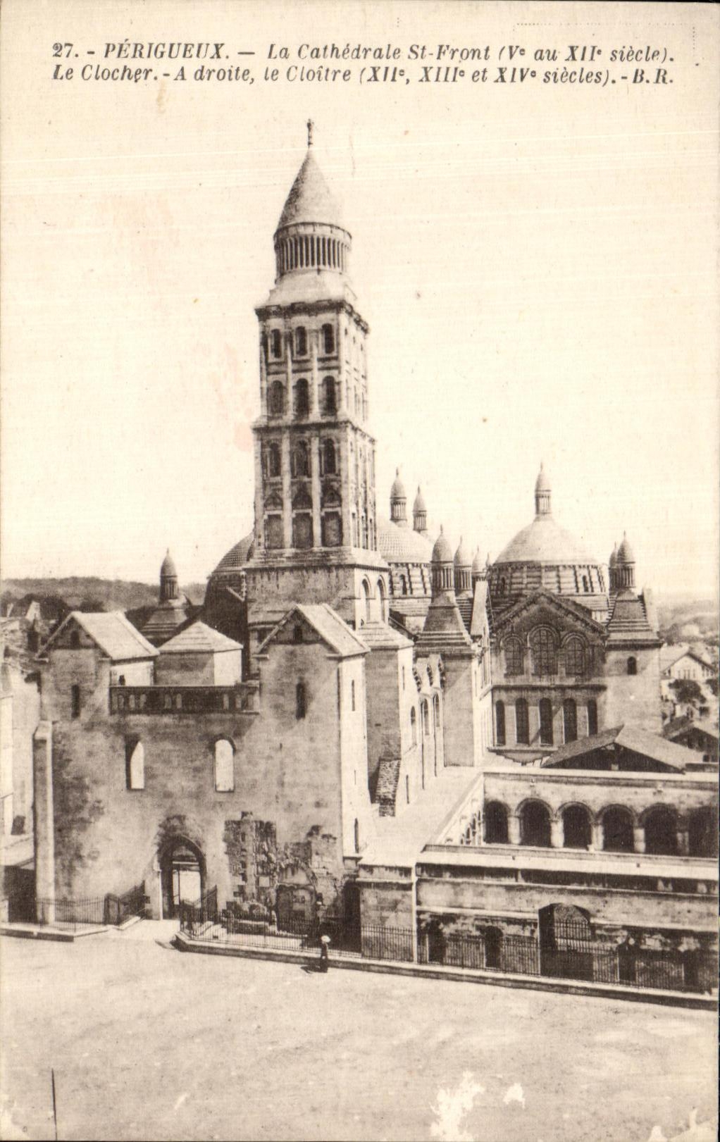 CPA Perigueux La Cathedrale St Front Le Clocher A droite le cloitre