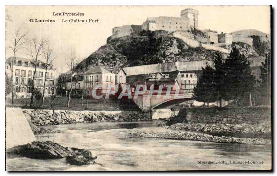 CPA Lourdes Les Pyrenees Le Chateau Fort