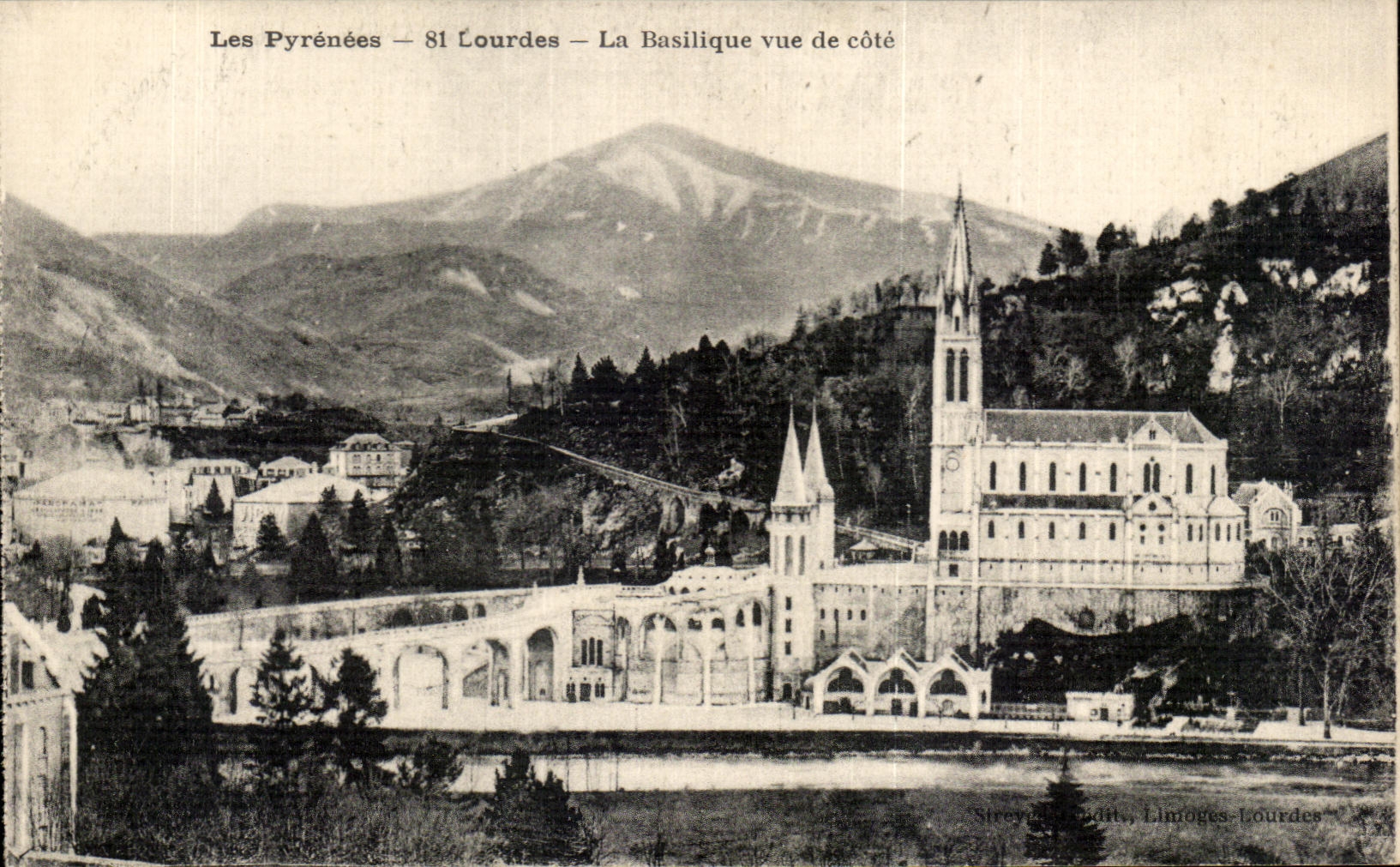 CPA Lourdes Les Pyrenees La Basilique Vue De cote