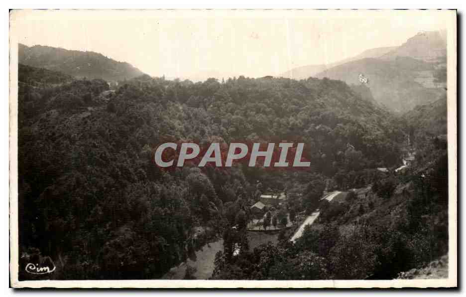 Environs d'ARDES-sur-COUZE (P.-de-D) — Vue d'un Moulin dans la Vallée de la Couze — Cim