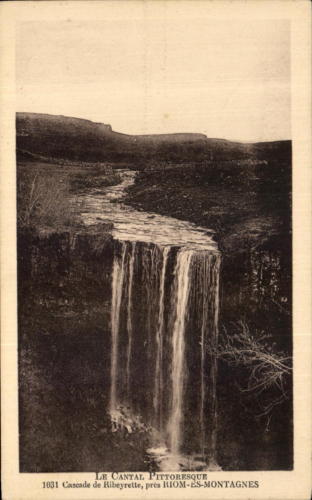 CPA Le Cantal Pittoresque Cascade de Ribeyrette Pres Riom Es Montagnes