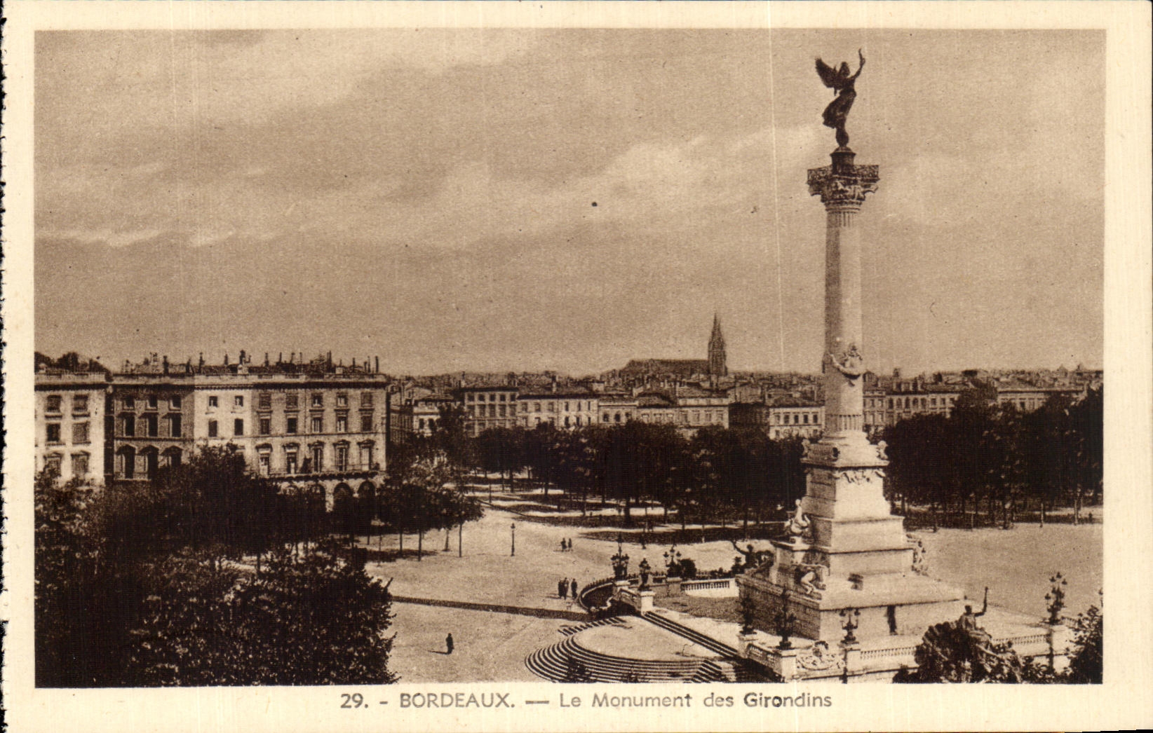 CPA Bordeaux Le Monument des Girondins