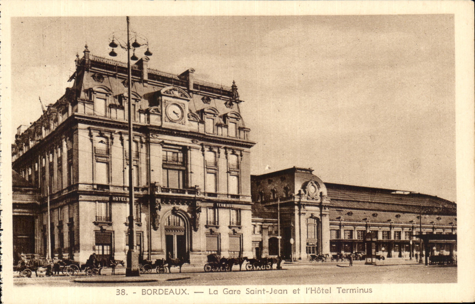 CPA Bordeaux La Gare Saint Jean et l'Hotel Terminus