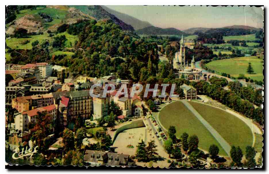 CPSM Lourdes La Basilique