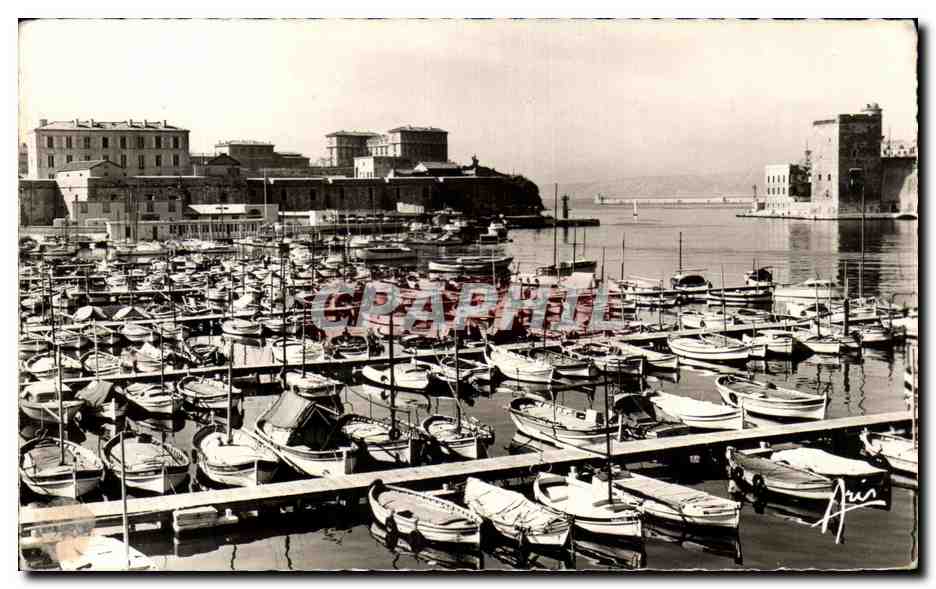CPA Marseille Entree du Vieux Port Bateaux