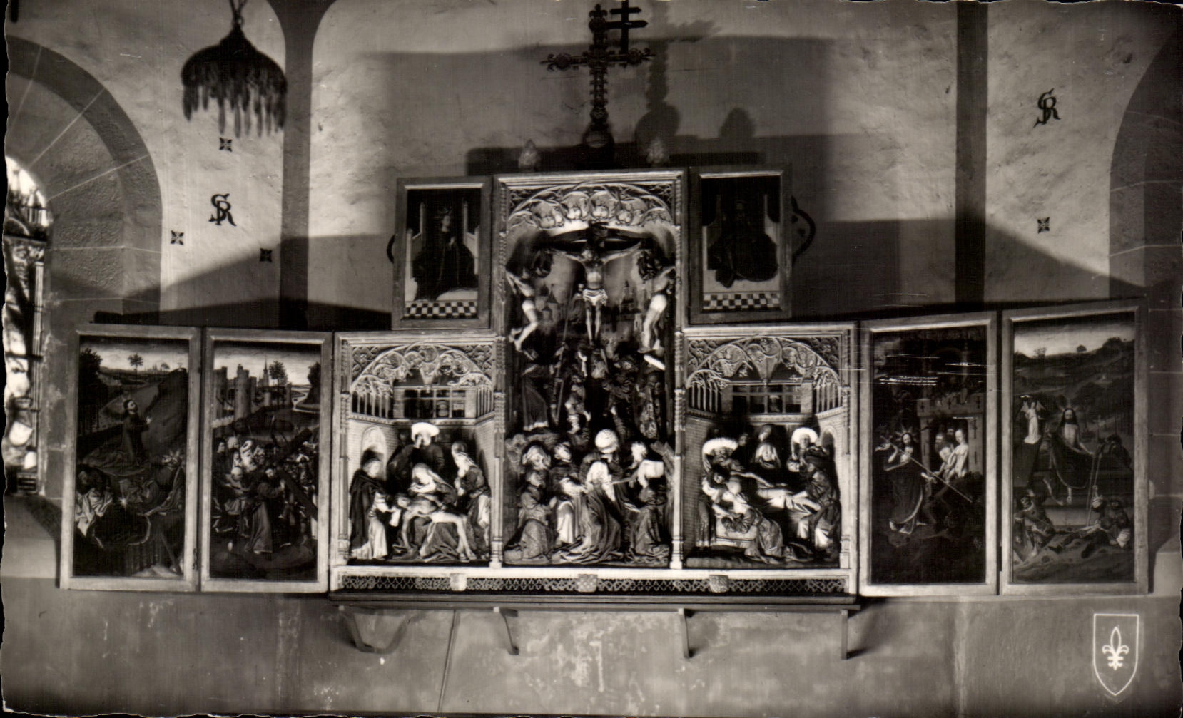 CPSM Ternant Eglise Grand Tryptique La Passion la Mort et le Triomphe du Christ