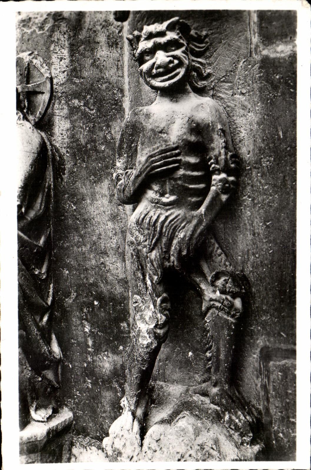 Démon — Contrefort à la base de la tour Nord — Cathédrale de Reims