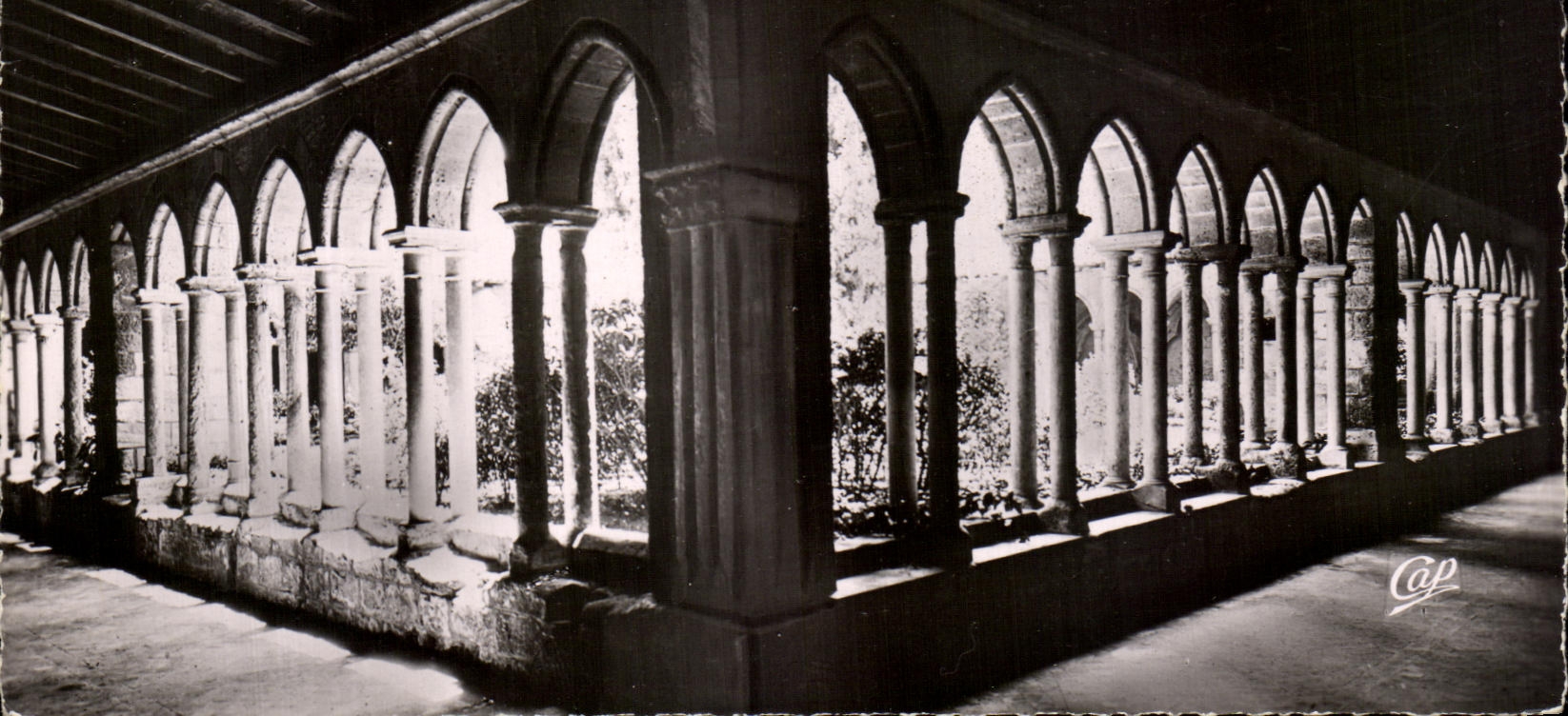 Les Colonnades — ST-EMILION — La Collégiale — Le Cloître — éditeur Cap