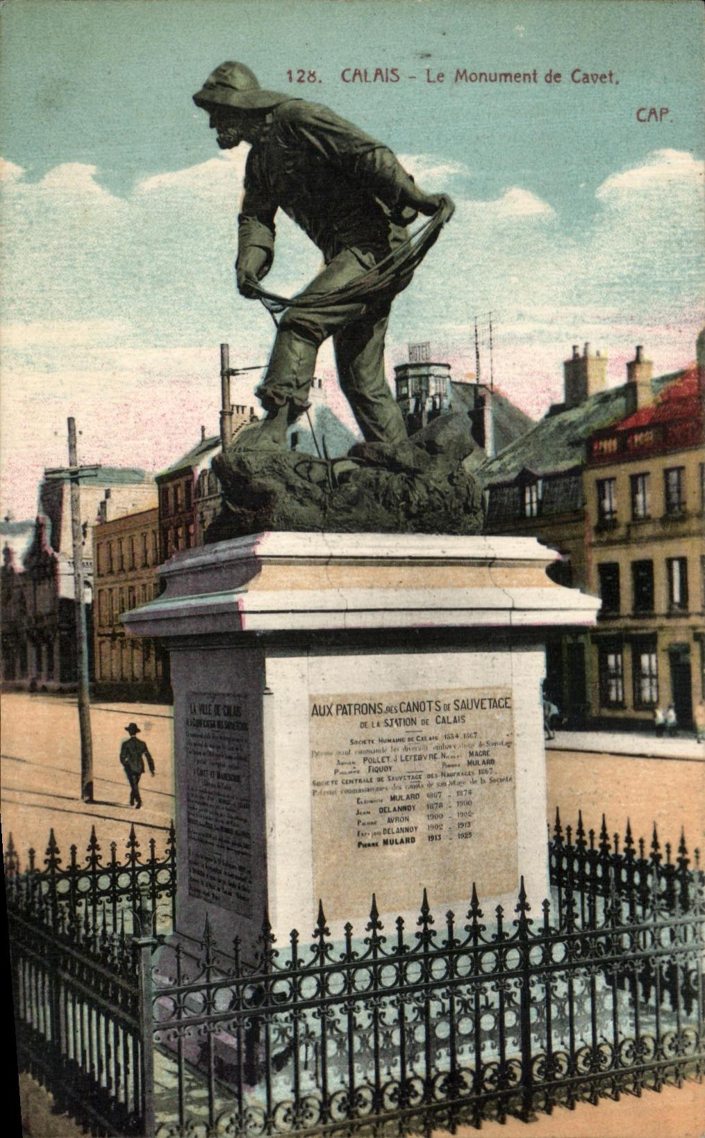 CPA Calais Le monument de Cavet Loup de mer Pecheur
