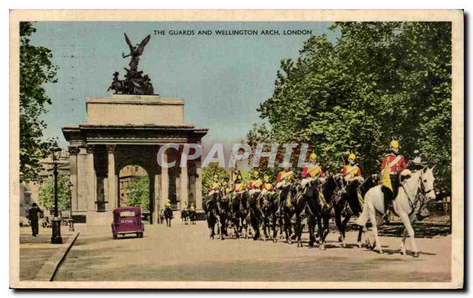 CPA The Guards And Wellinggton Arch London Militaria 