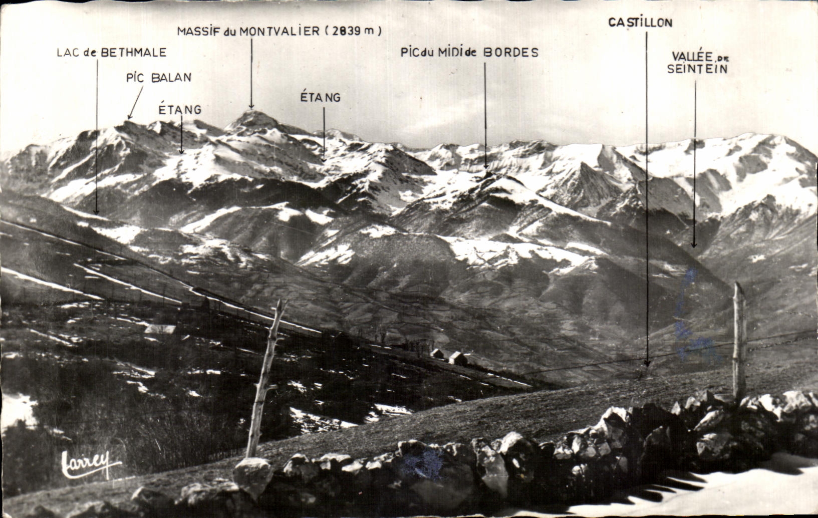 Massif du Montvalier (2839 m) — vue panoramique des sommets enneigés — éditeur Larrey, n° 72