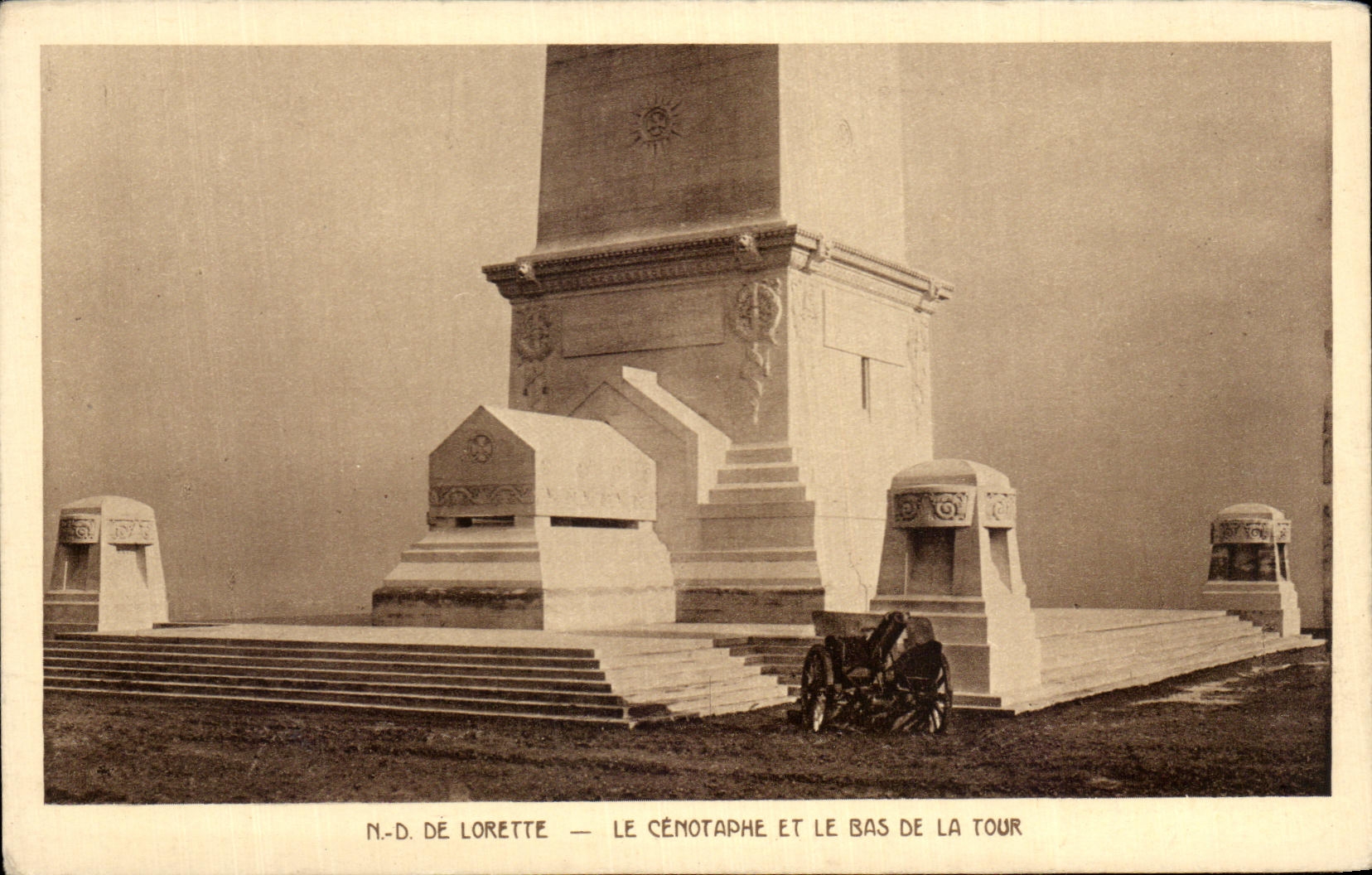 CPA N D De Lorette Le Cenotaphe Et le Bas De La Tour