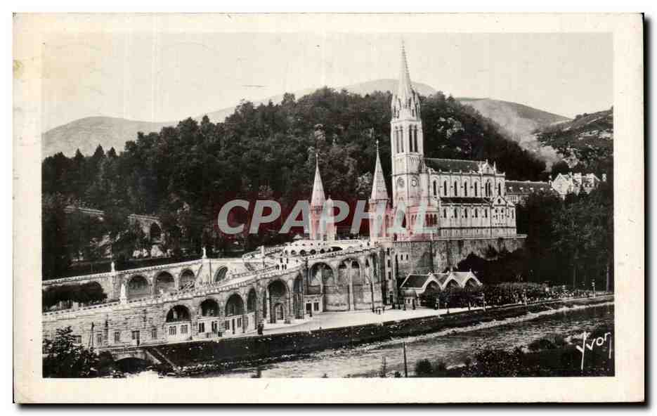 CPA Lourdes La Basilique et le Gave