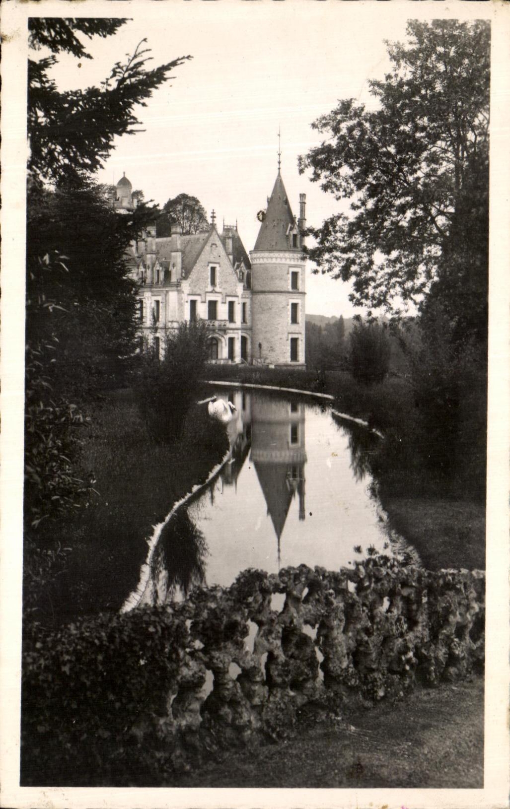 CPA Environs de Ruffec Chateau de londigny Un coin du Parc