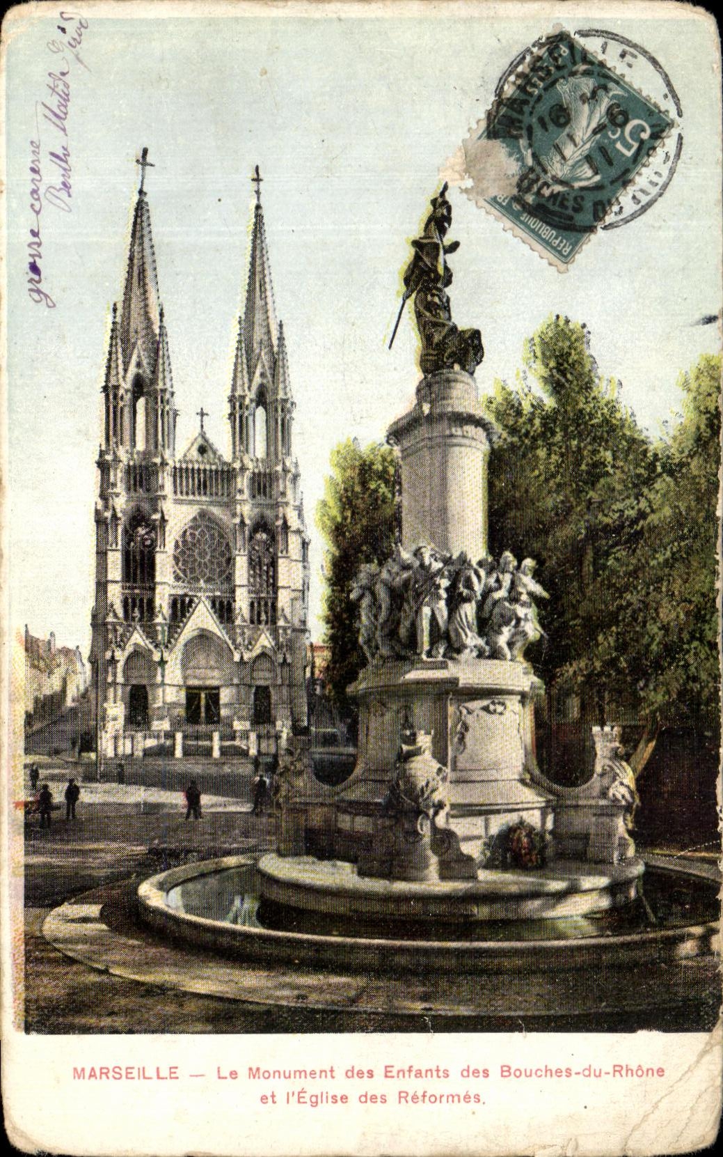 CPA Marseille Le monument des Enfants des Bouches du Rhone et l'Eglise des Reformes