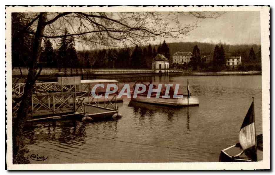 Lac des Settons (Nièvre) — Canot auto-glisseeur "Bee" effectuant la promenade autour du lac — Cim