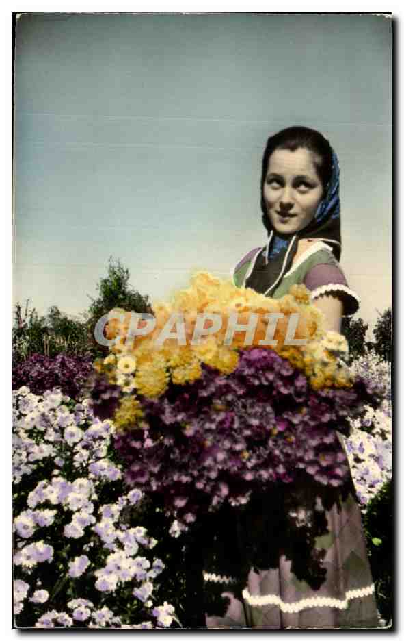 CPSM Folklore Femme fleurs 
