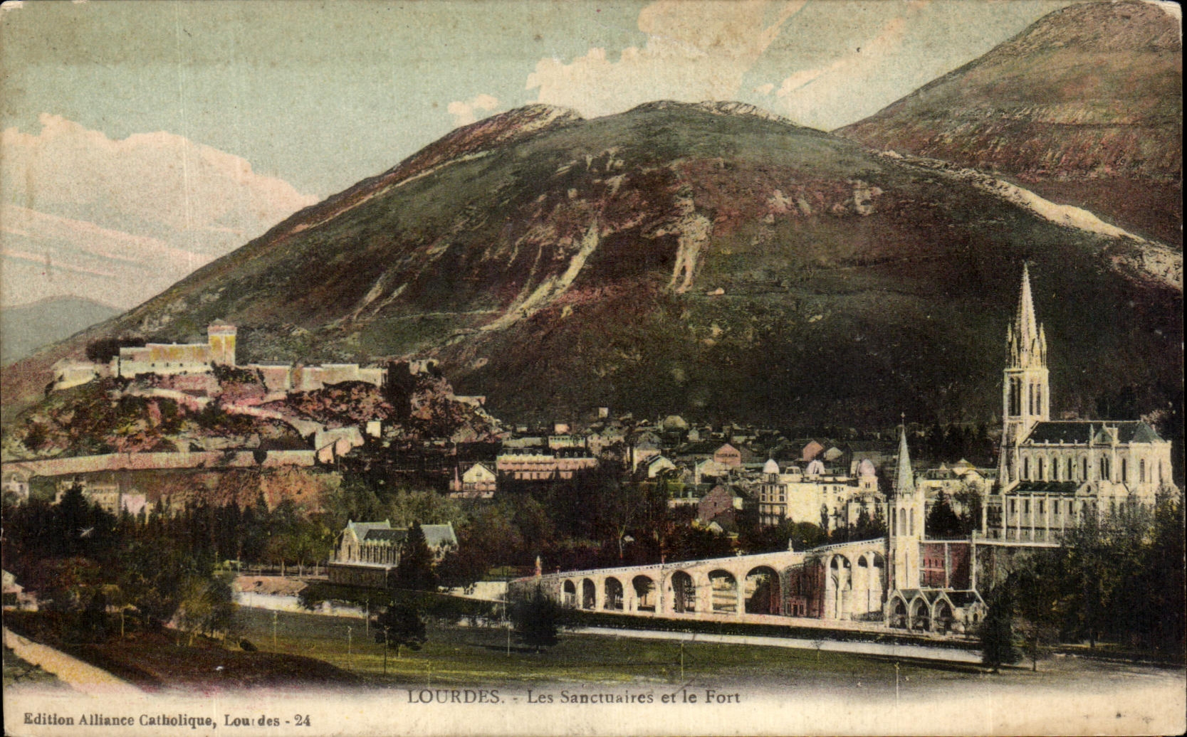 CPA Lourdes Les Sanctuaires et le Port