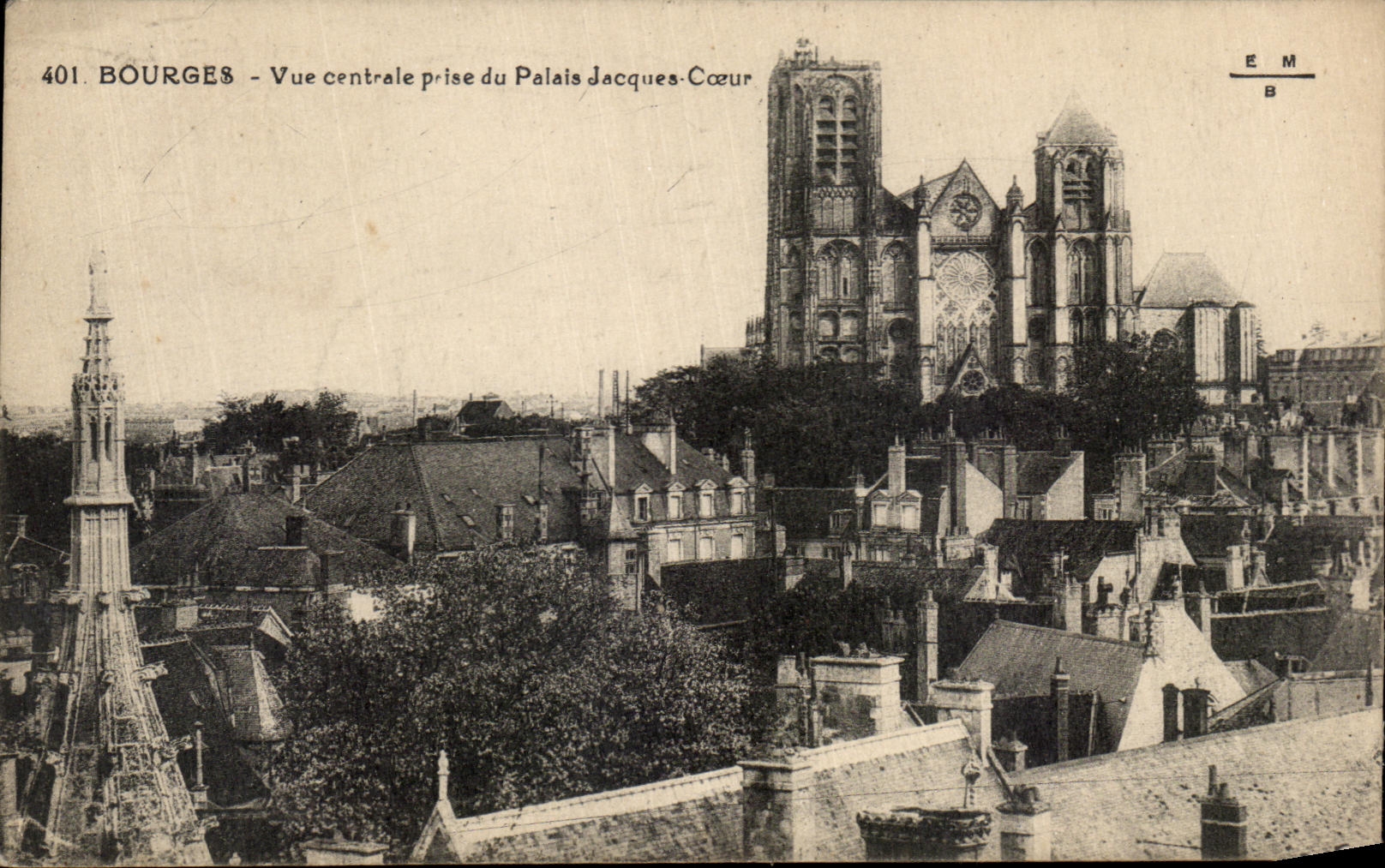 CPA Bourges Vue centrale prise du Palais Jacques Coeur
