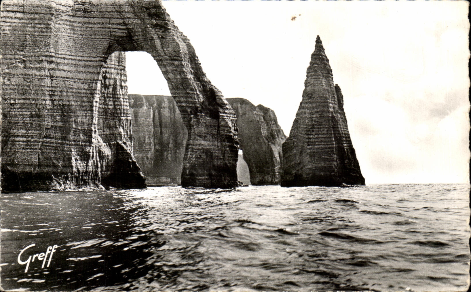 CPA Normandie La Porte D'aval Et LA Manneperte Vues De La Haute Mer Etretat