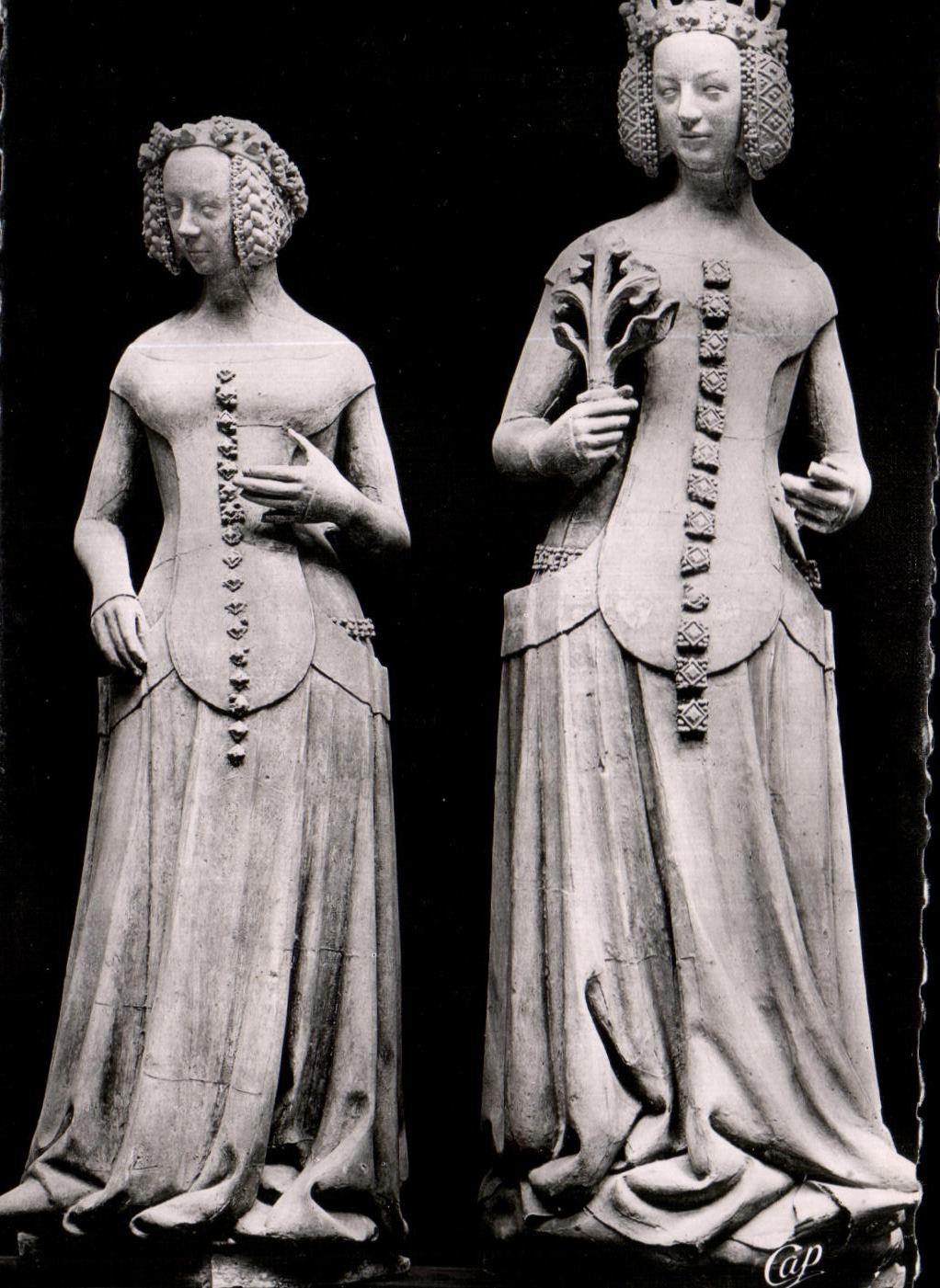 Poitiers — Ancien palais des Comtes, statues du XIVe s. de Jeanne de Boulogne et de la Reine Isabeau de Bavière décorant la salle des Pas Perdus du Palais de Justice