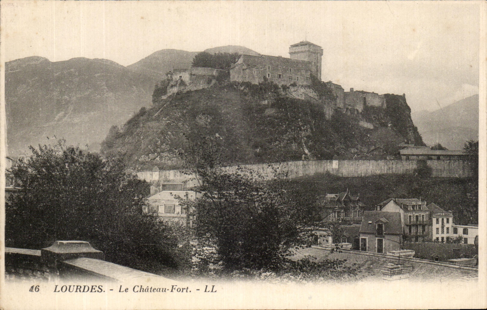 CPA Lourdes Le Chateau Fort