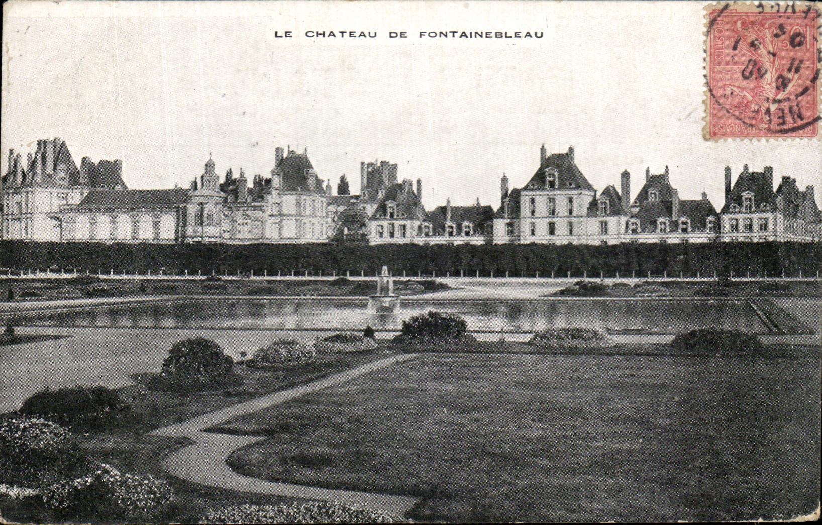 El Castillo de Fontainebleau — vista de los jardines y del castillo — editor no identificado