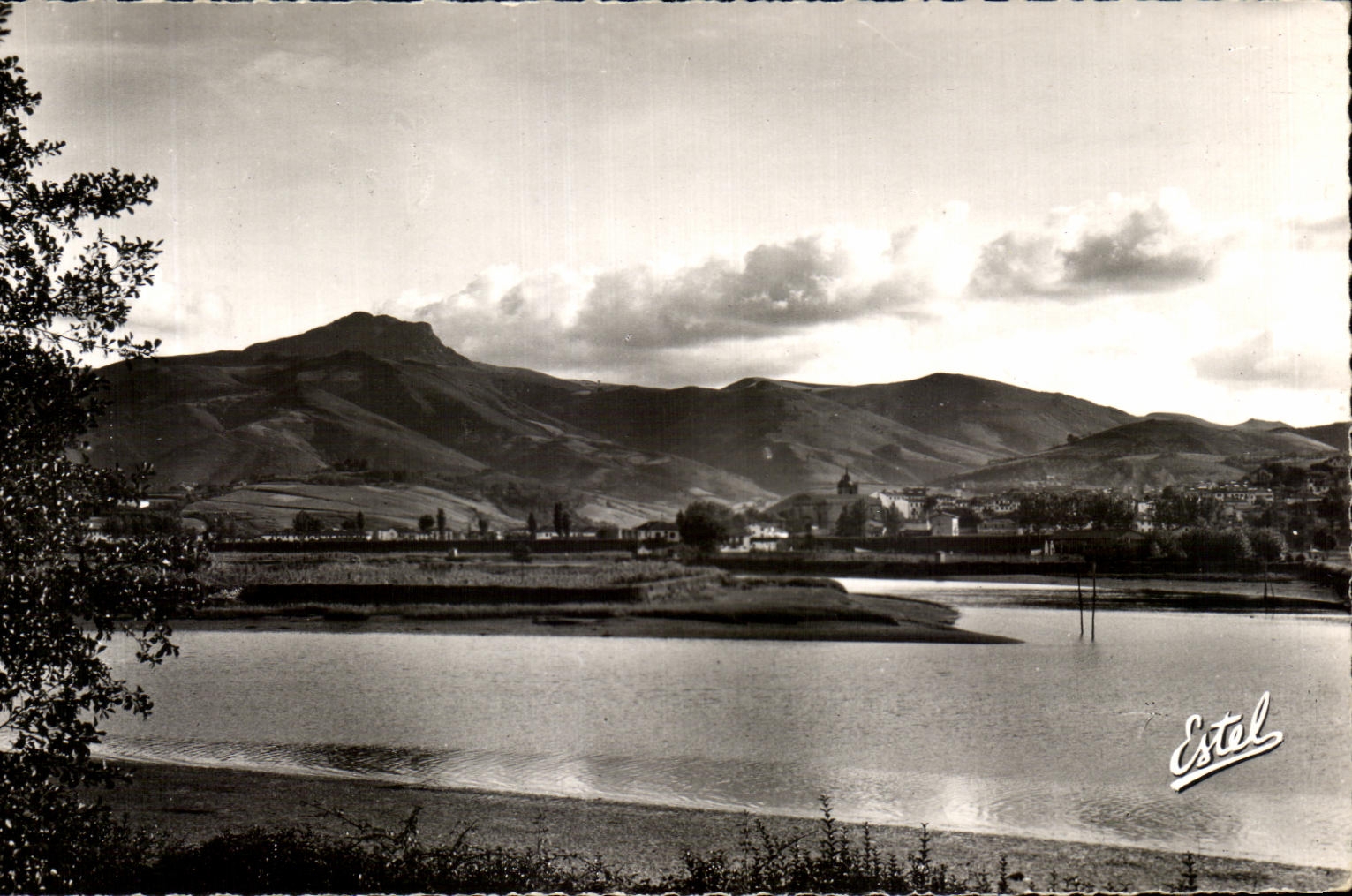 Hendaye - Grenze Frankreich-Spanien - La Bidassoa und Irun (Spanien) von der französischen Seite gesehen — Estel