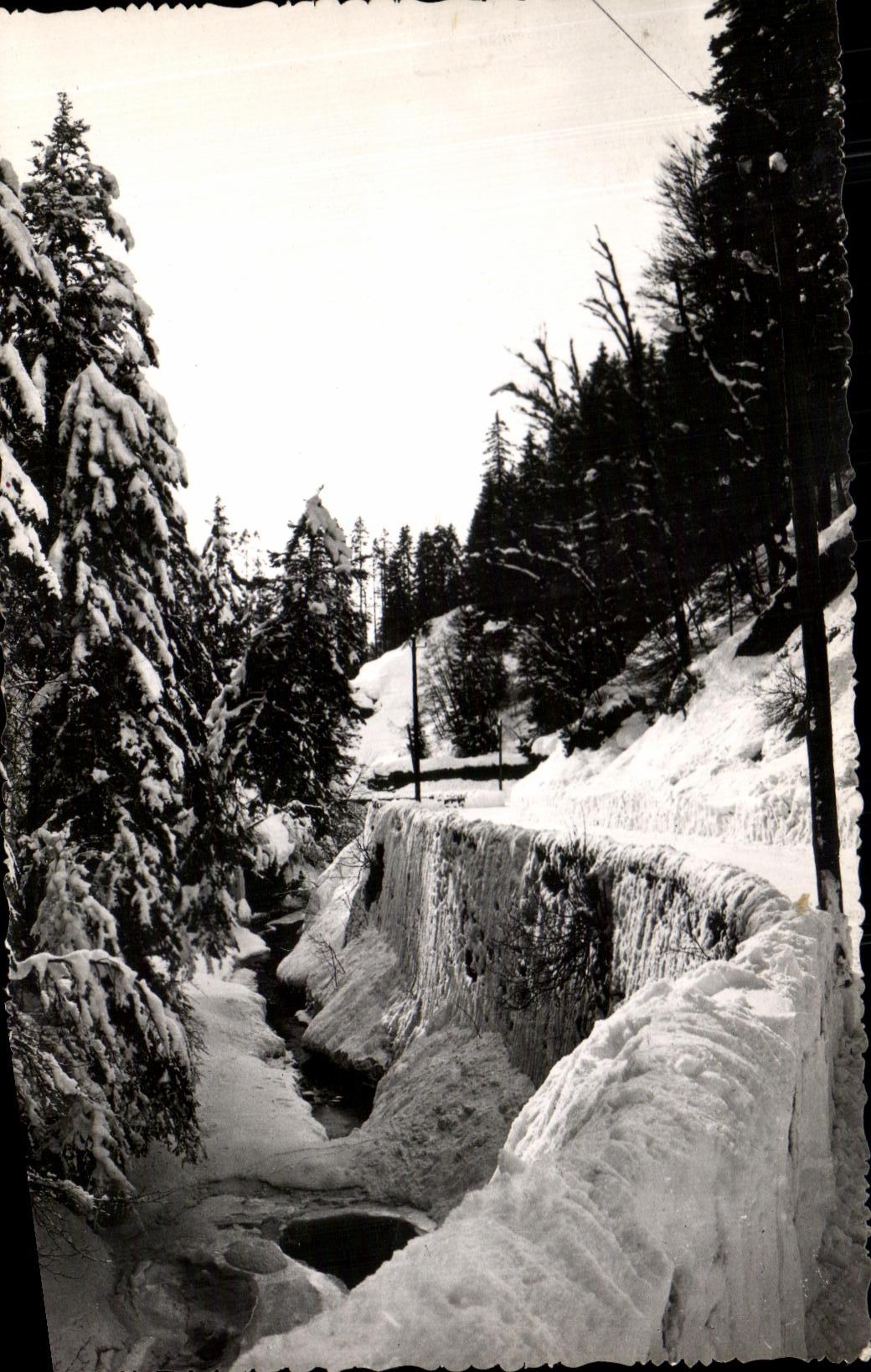 Route des Gets à Taninges pendant l'hiver — Éditions Decellard, Lyon