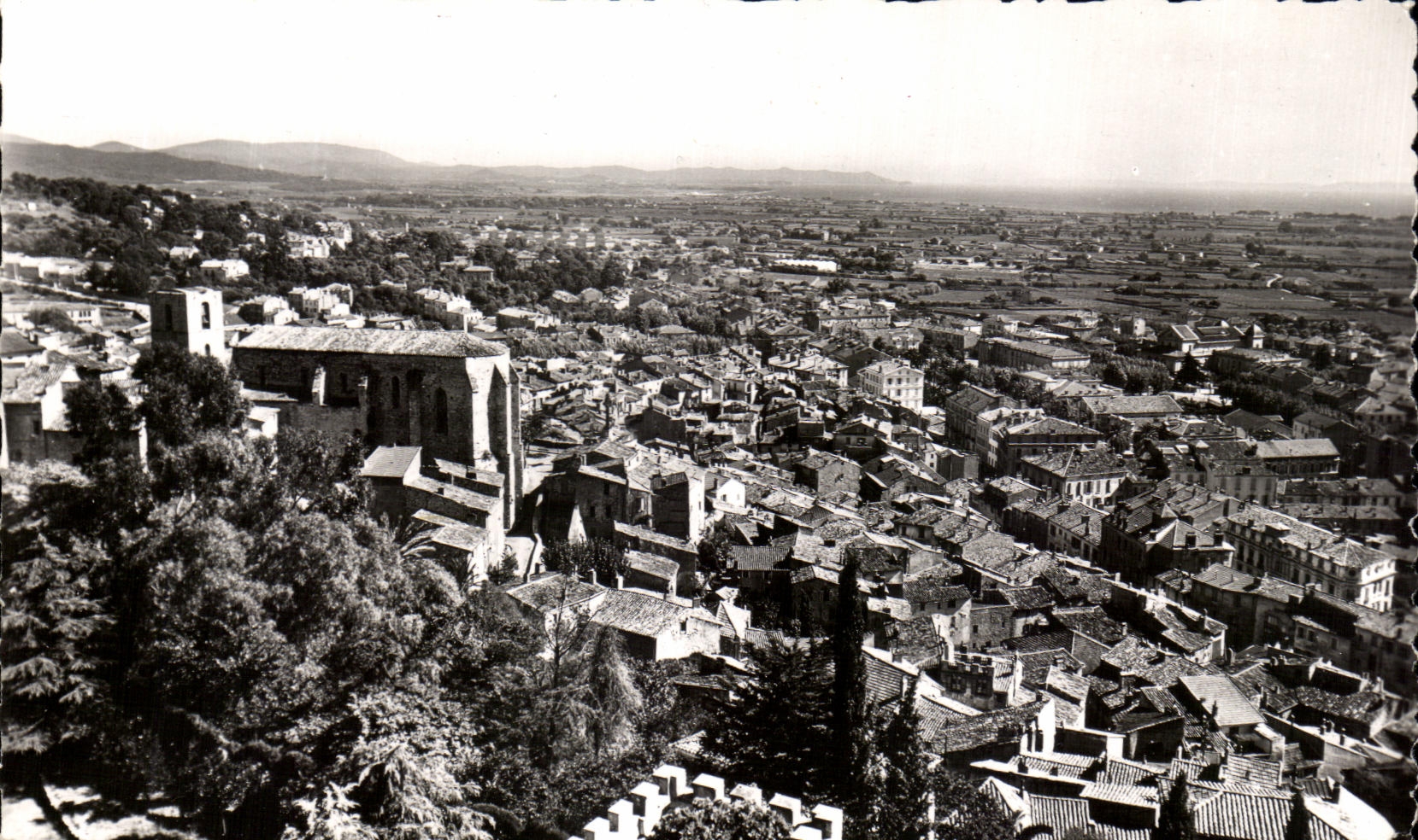 Hyères-les-Palmiers — Vue Générale — Société Littoral Méditerranéen